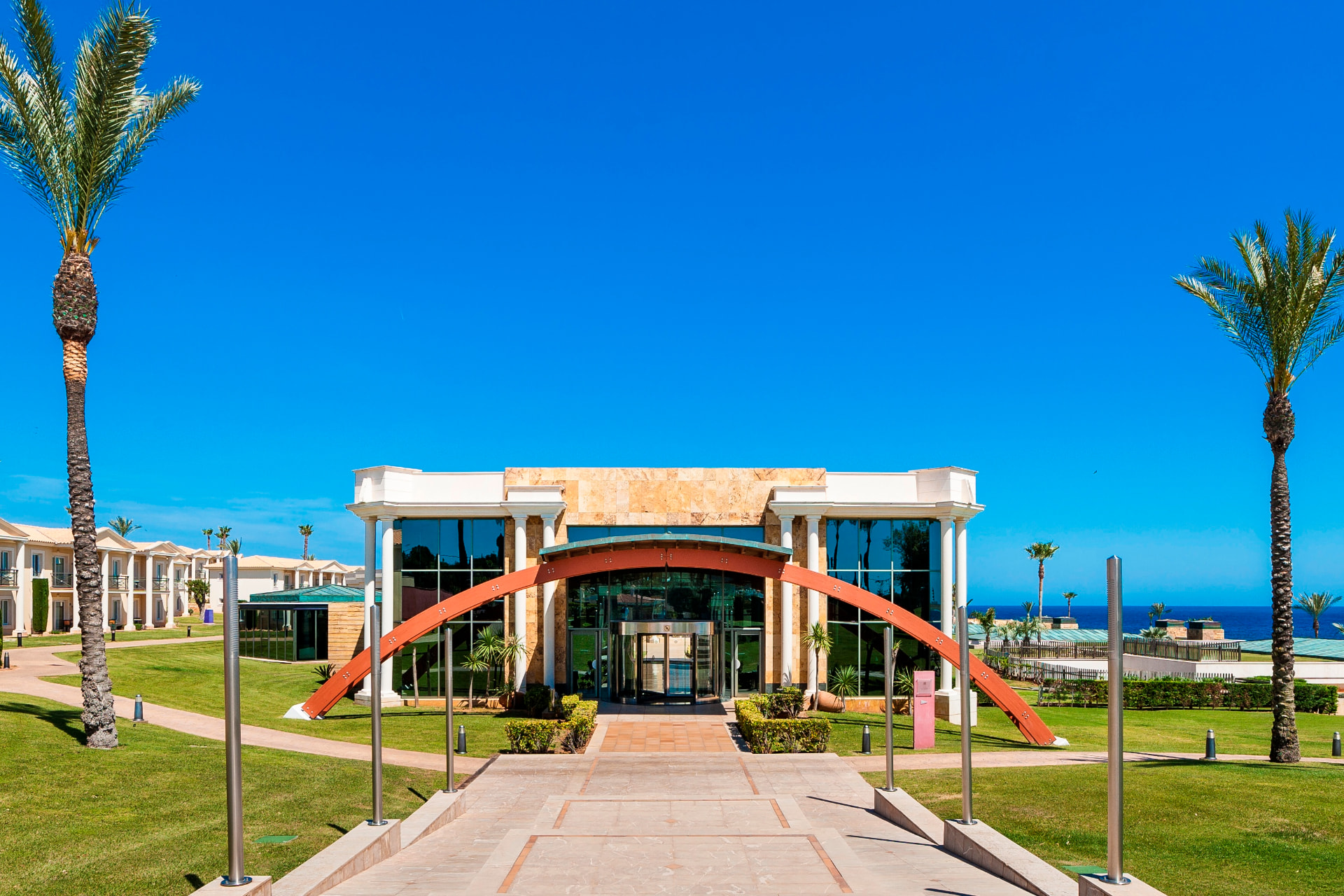 Fachada exterior de Insotel Punta Prima