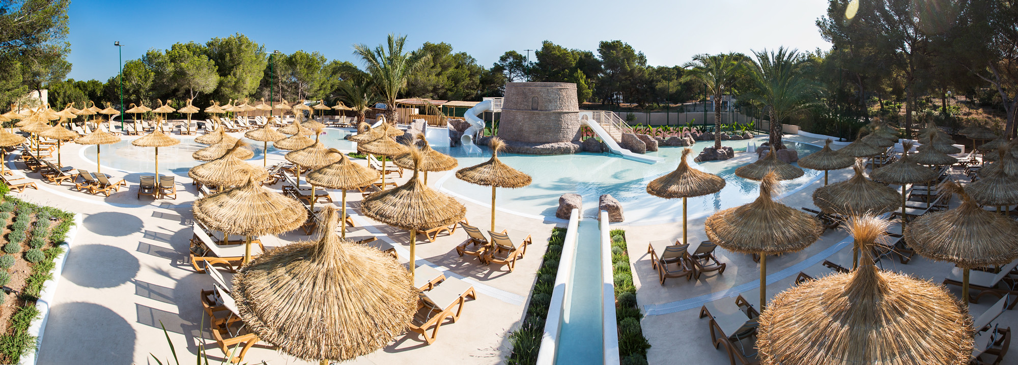 Parque acuático infantil con piscinas y toboganes, Insotel Club Maryland
