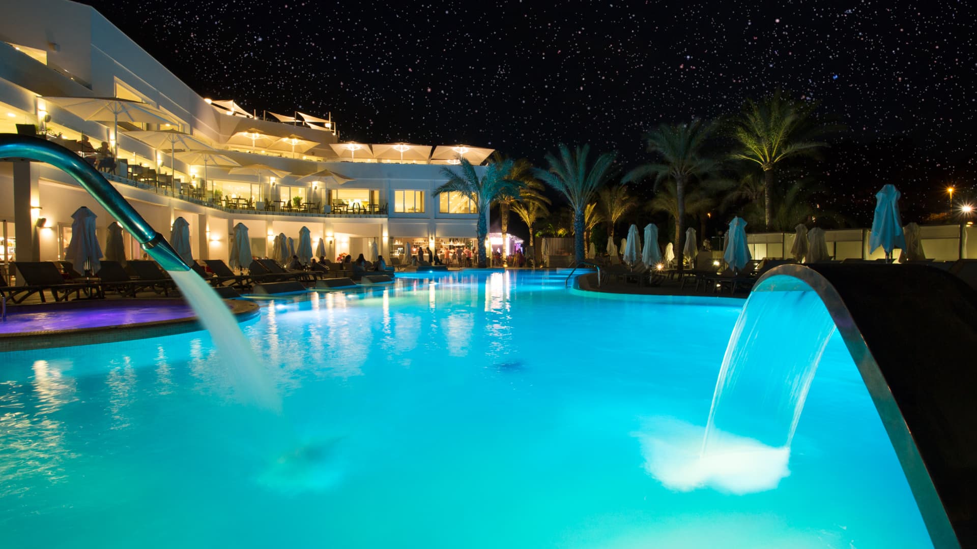 Piscina iluminada de noche, Insotel Tarida Beach Resort & Spa
