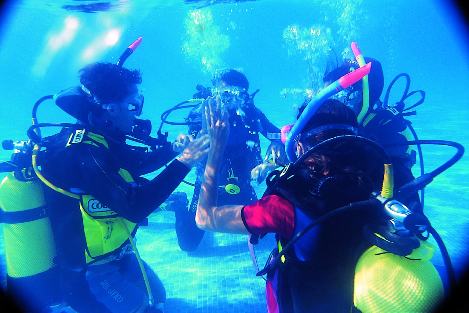 Grupo realizando actividad de submarinismo en Insotel