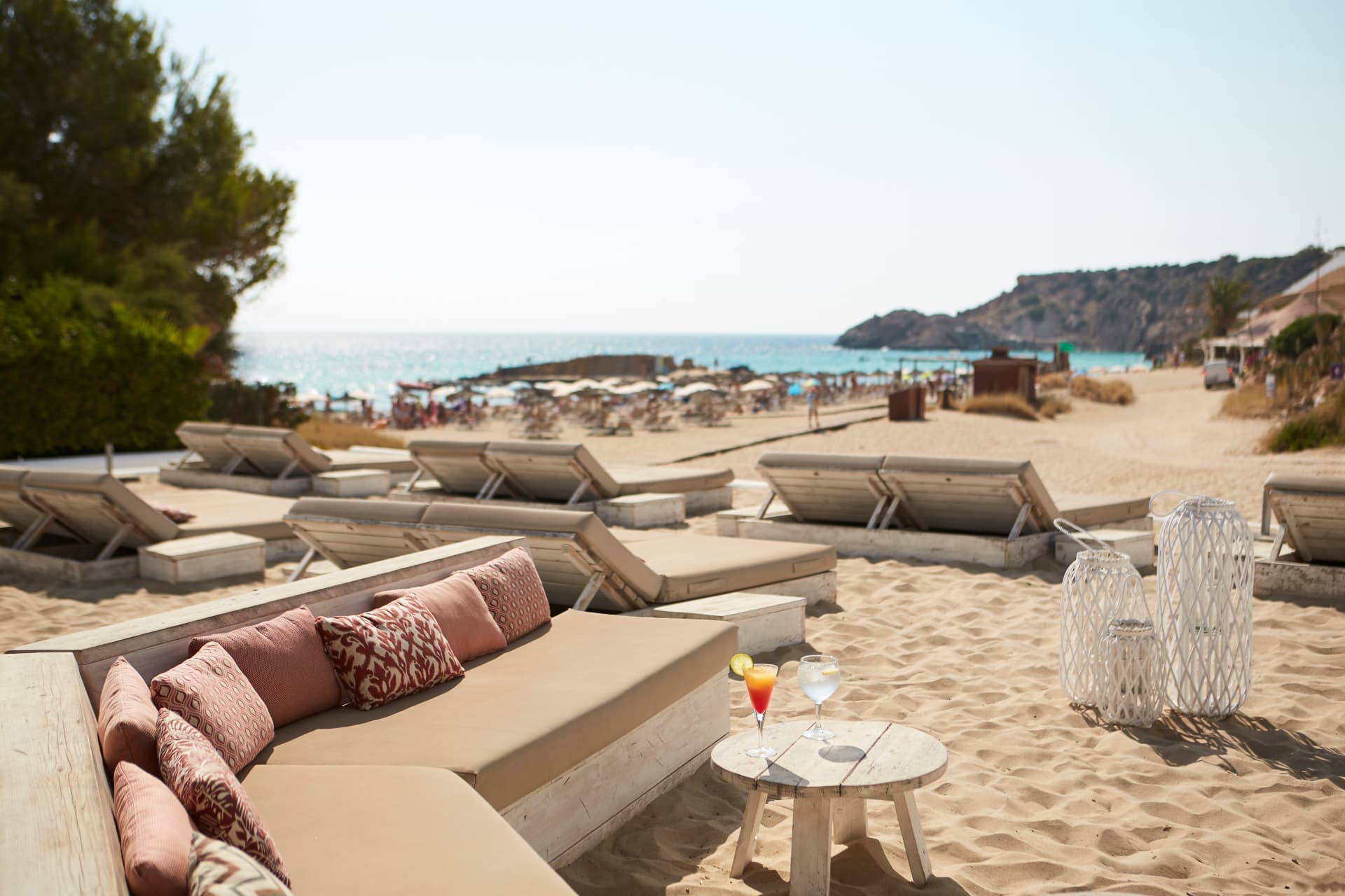 T-Beach, camas balinesas en la playa, Insotel Tarida Beach Resort & Spa